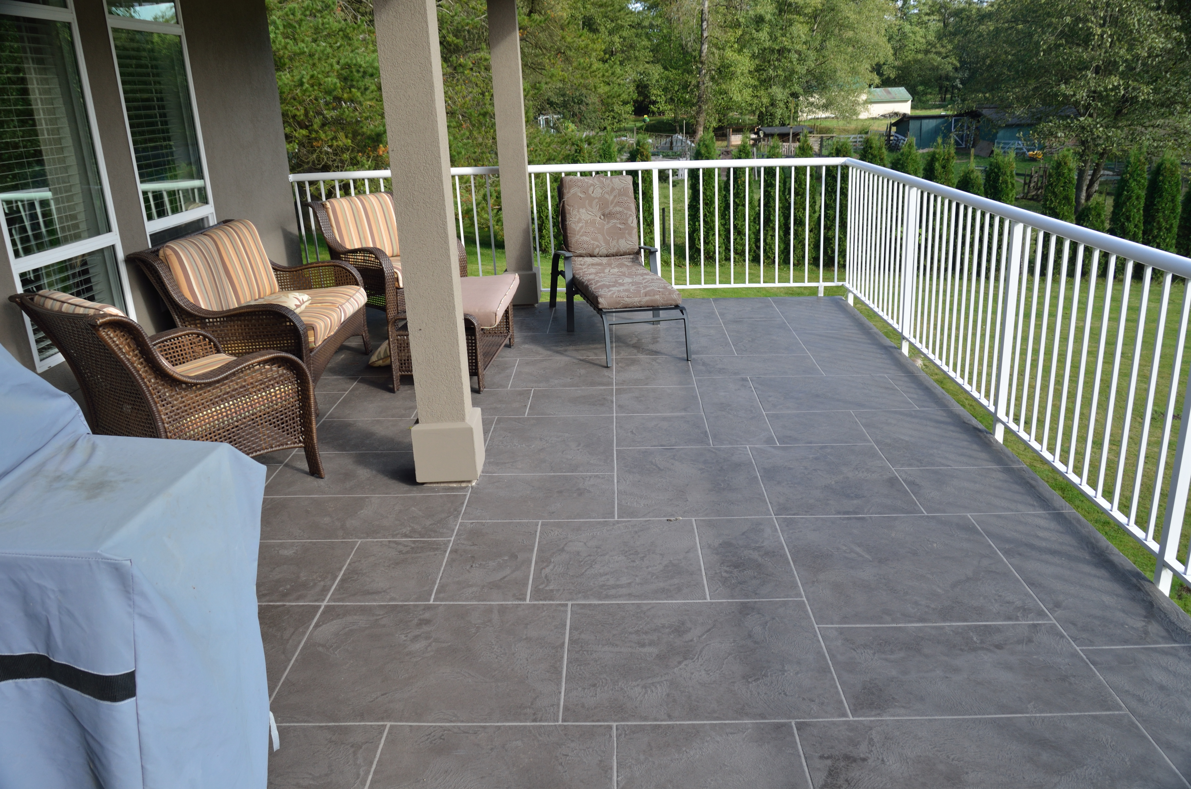 Residential exterior walkway with StoneCraft surfacing